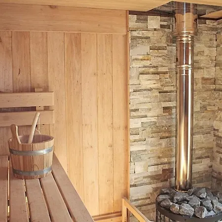 Sleeps 8 Wifi Villa